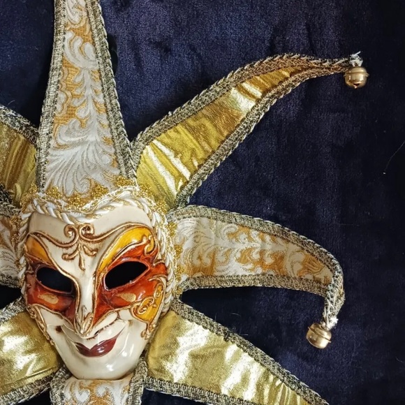 Beautifully Ornate Hand Made Wall Hanging Venetian Mask. - Picture 5 of 13